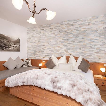 ホテル Brixnerhof Im Zillertal シュリッタース エクステリア 写真