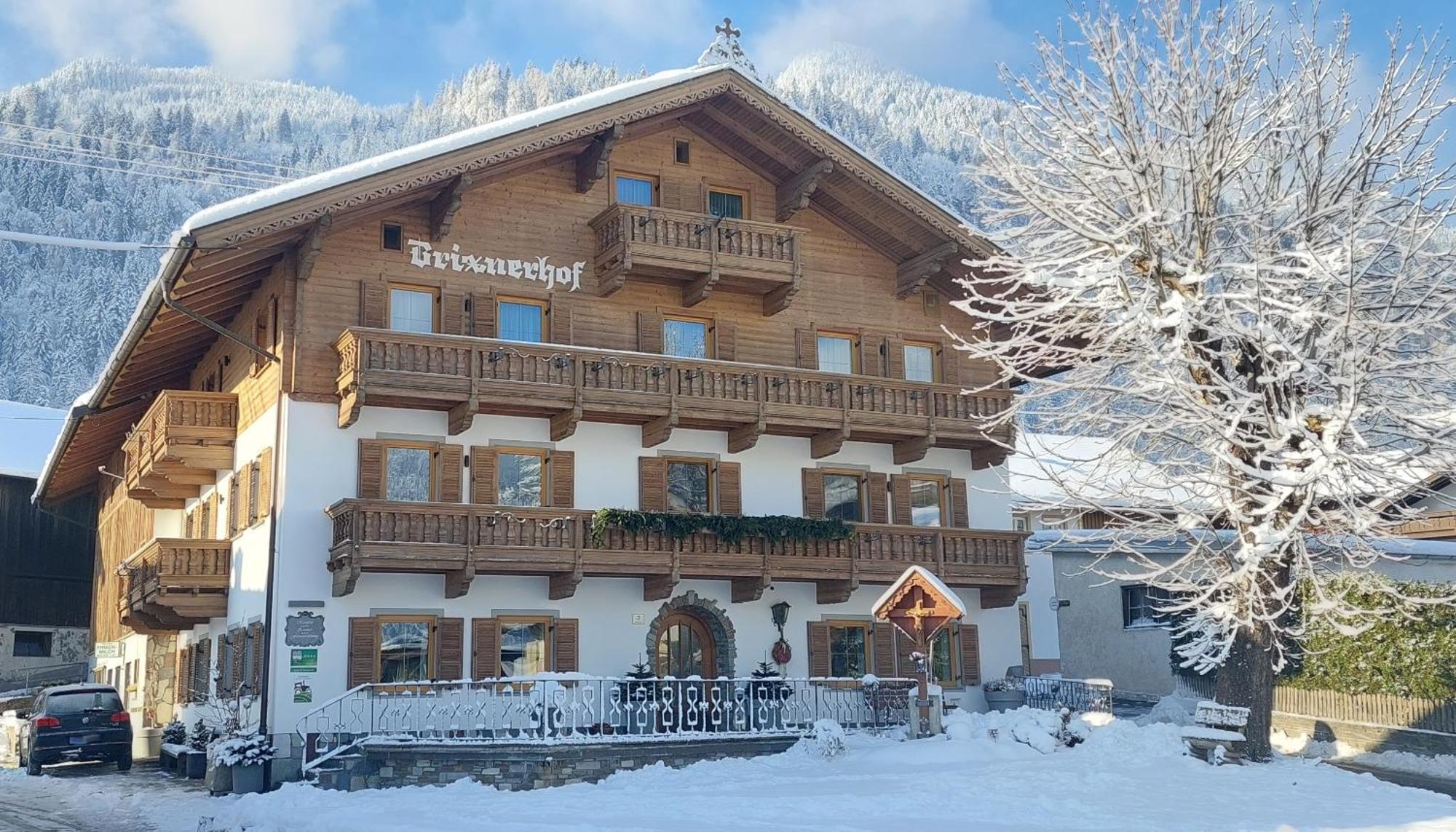 ホテル Brixnerhof Im Zillertal シュリッタース エクステリア 写真