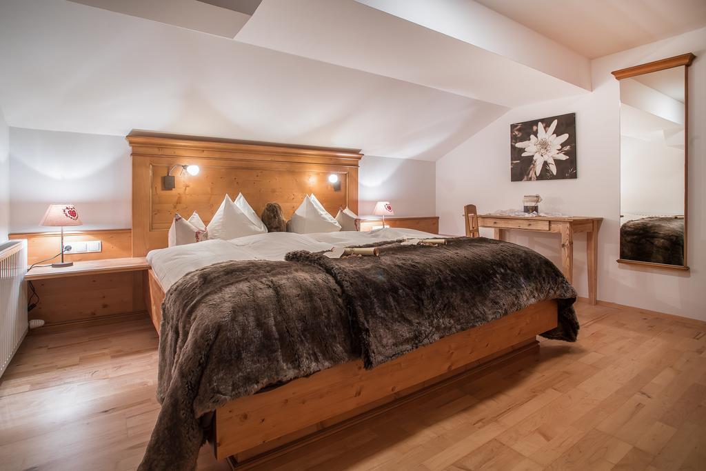 ホテル Brixnerhof Im Zillertal シュリッタース エクステリア 写真
