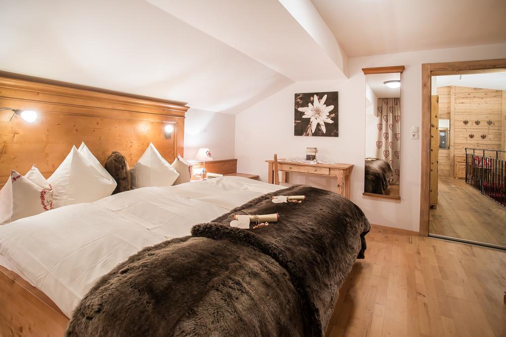 ホテル Brixnerhof Im Zillertal シュリッタース エクステリア 写真