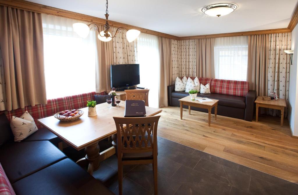 ホテル Brixnerhof Im Zillertal シュリッタース 部屋 写真